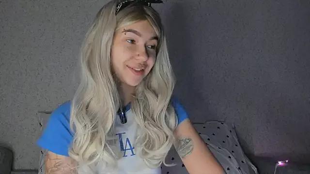 Mad beauty - checkout our excited streamers as they tease to their beloved melodies and slowly squirt for enjoyment to appease your wildest wishes.