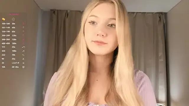 ArianeAumich from StripChat is Freechat