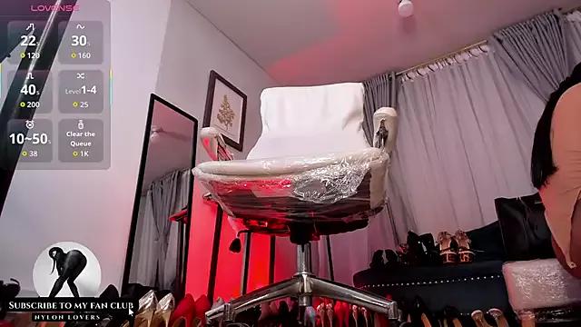 Mad beauty - checkout our excited streamers as they tease to their beloved melodies and slowly squirt for enjoyment to appease your wildest wishes.