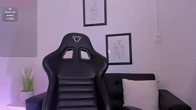 Mad beauty - checkout our excited streamers as they tease to their beloved melodies and slowly squirt for enjoyment to appease your wildest wishes.