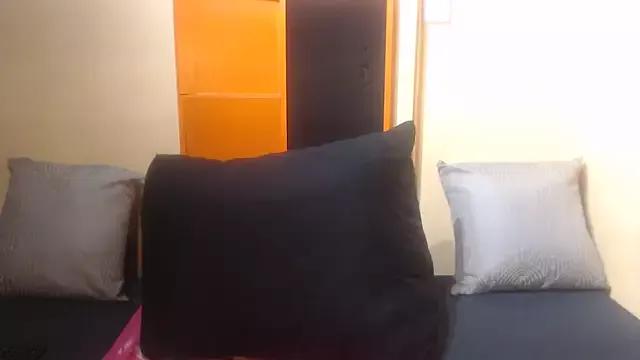AssSeductress43 from StripChat