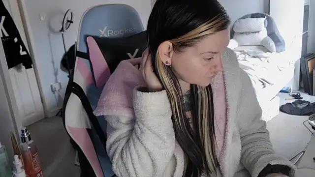 Mad beauty - checkout our excited streamers as they tease to their beloved melodies and slowly squirt for enjoyment to appease your wildest wishes.