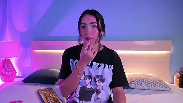 Aurora19 from StripChat is Freechat