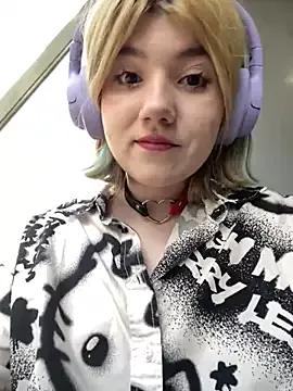 Mad beauty - checkout our excited streamers as they tease to their beloved melodies and slowly squirt for enjoyment to appease your wildest wishes.
