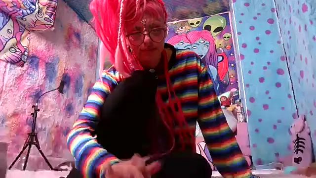 Mad beauty - checkout our excited streamers as they tease to their beloved melodies and slowly squirt for enjoyment to appease your wildest wishes.