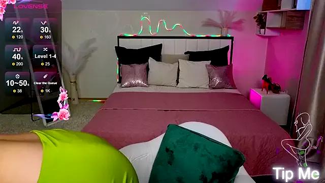 Mad beauty - checkout our excited streamers as they tease to their beloved melodies and slowly squirt for enjoyment to appease your wildest wishes.