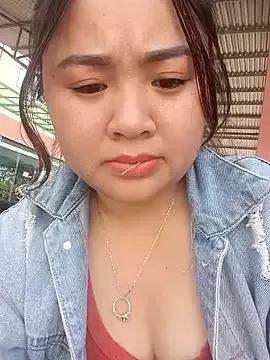 Bee-bgolden from StripChat is Freechat