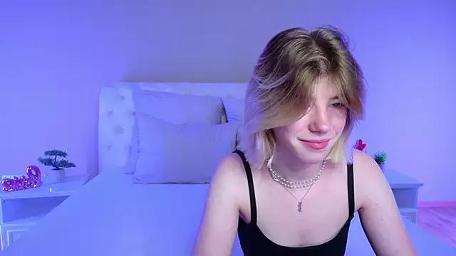 Bella_amory from StripChat is Freechat