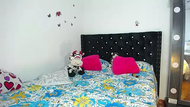 Mad beauty - checkout our excited streamers as they tease to their beloved melodies and slowly squirt for enjoyment to appease your wildest wishes.