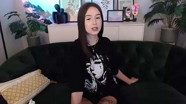 BlackEyesGirl from StripChat is Freechat