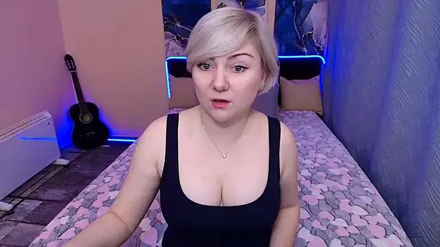 BlondPearl from StripChat is Freechat