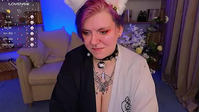 bluelunaray from StripChat is Freechat