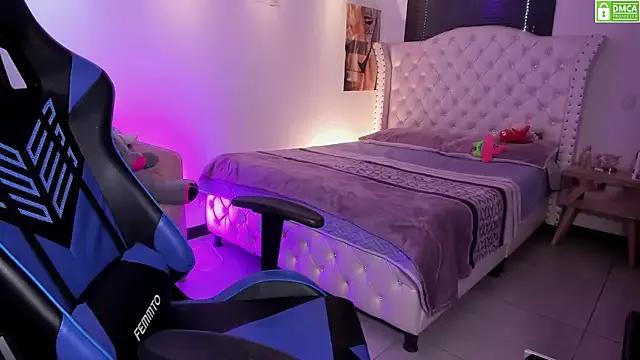 Bluepaula from StripChat is Freechat