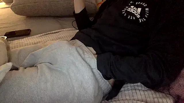 Breezydicksn from StripChat is Freechat