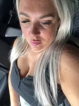 Bustyblondebabe32 from StripChat is Freechat