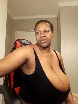 bustylisa1983 from StripChat is Freechat