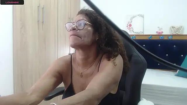 BustyMilf_ from StripChat is Freechat