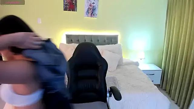 Mad beauty - checkout our excited streamers as they tease to their beloved melodies and slowly squirt for enjoyment to appease your wildest wishes.