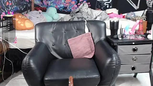 Mad beauty - checkout our excited streamers as they tease to their beloved melodies and slowly squirt for enjoyment to appease your wildest wishes.