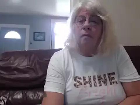 canadiancougar1965 from StripChat is Freechat