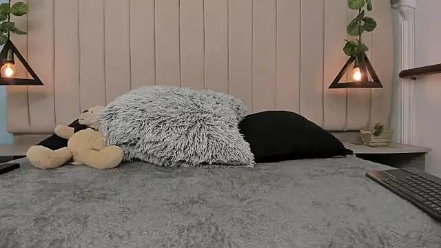 Mad beauty - checkout our excited streamers as they tease to their beloved melodies and slowly squirt for enjoyment to appease your wildest wishes.