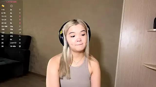 CarolannSide from StripChat is Freechat