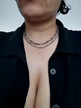 Carolinaa123 from StripChat is Freechat