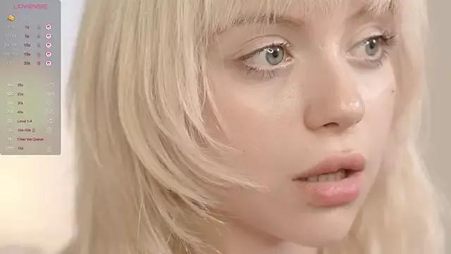 Cassie_Flora from StripChat is Freechat