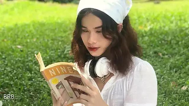 chakababe from StripChat is Freechat