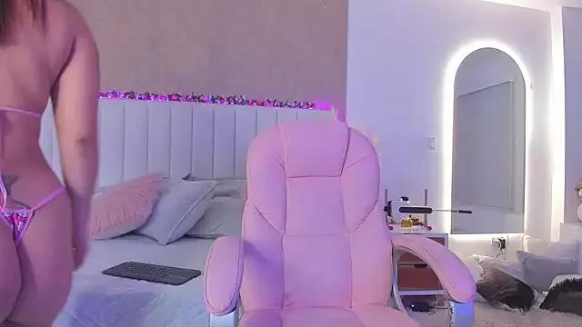 Charlotte-storm from StripChat is Freechat