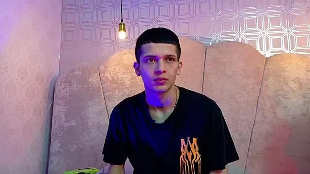 CharlotteandTaylorr from StripChat is Freechat