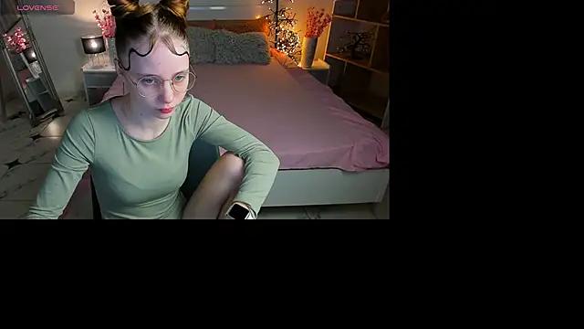 Mad beauty - checkout our excited streamers as they tease to their beloved melodies and slowly squirt for enjoyment to appease your wildest wishes.