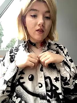 Mad beauty - checkout our excited streamers as they tease to their beloved melodies and slowly squirt for enjoyment to appease your wildest wishes.