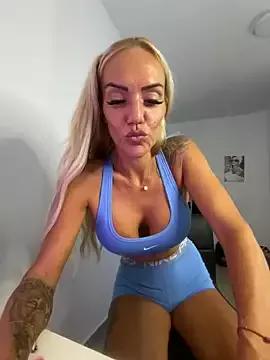 Chloebabyxox from StripChat is Freechat