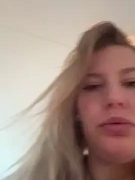 Chloemillerrxx from StripChat is Freechat