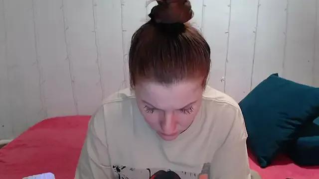 CindyAhKiss from StripChat is Freechat