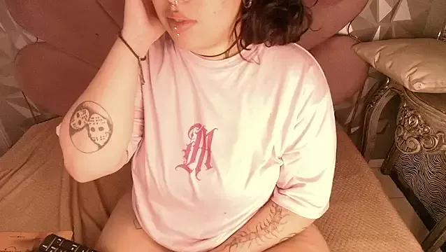 cinnamon8_ from StripChat is Freechat