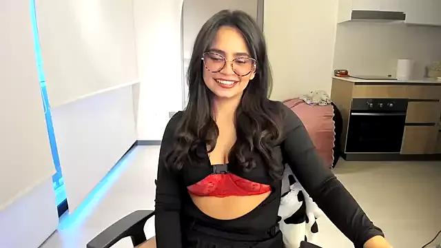 cinnamon_rosa from StripChat is Freechat