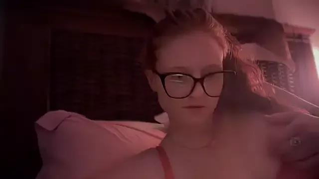 Cinnamonache from StripChat is Freechat