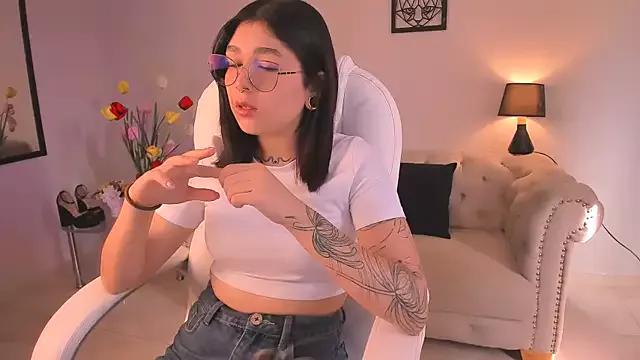 Cloe_vincent from StripChat is Freechat