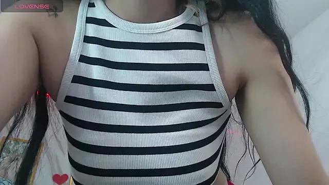 Cloee_b from StripChat is Freechat