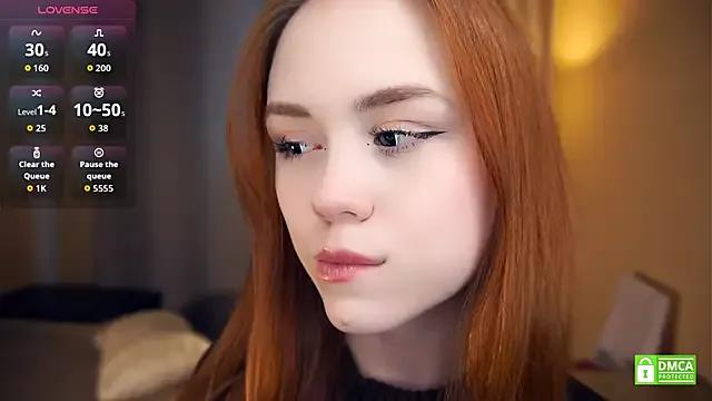 CloverDrews from StripChat is Freechat