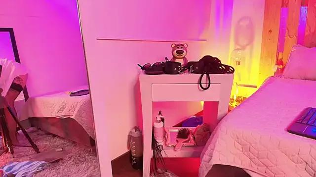 Mad beauty - checkout our excited streamers as they tease to their beloved melodies and slowly squirt for enjoyment to appease your wildest wishes.