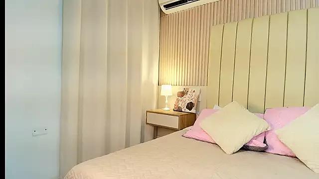 Cristal_amour from StripChat is Freechat