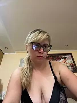 Crystal00Girl from StripChat is Freechat