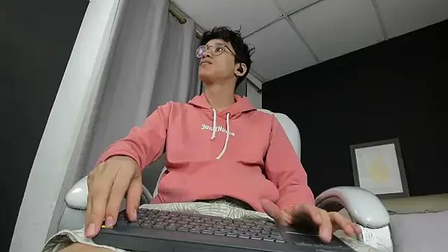 Cum_hunters from StripChat is Freechat