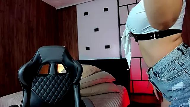 CurlyVixen from StripChat is Freechat