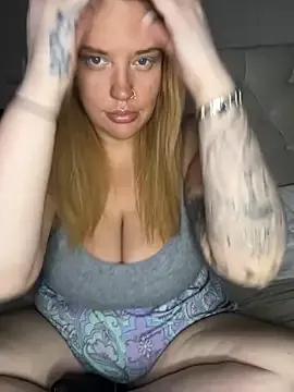 Photos of CurvyGirlMyla from StripChat is Freechat