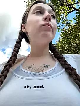 cuteperseon from StripChat is Freechat