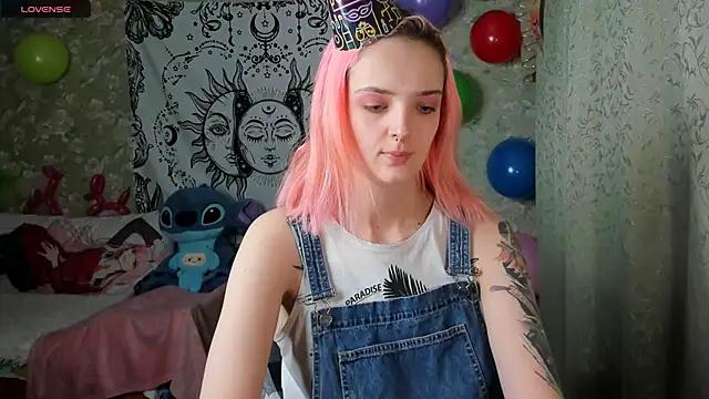 Mad beauty - checkout our excited streamers as they tease to their beloved melodies and slowly squirt for enjoyment to appease your wildest wishes.